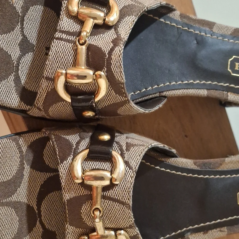 Coach Josie Shoes. Size 9 - Picture 3 of 4